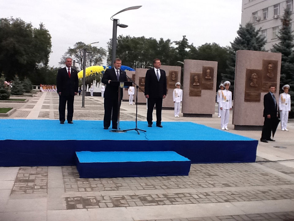 открытие новой площади имени 80-летия Днепропетровской области в Днепропетровске открытие новой площади имени 80-летия Днепропетровской области в Днепропетровске