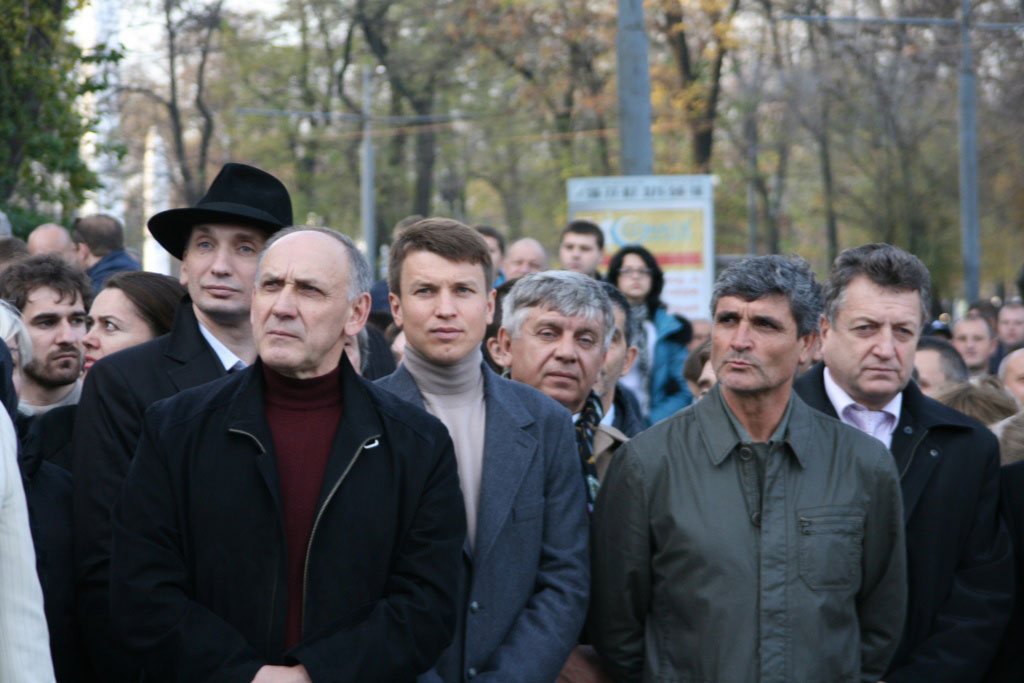 в Днепропетровске на бульваре Кучеревского торжественно открыли памятный знак «Днепр - чемпион !» в Днепропетровске на бульваре Кучеревского торжественно открыли памятный знак «Днепр - чемпион !»