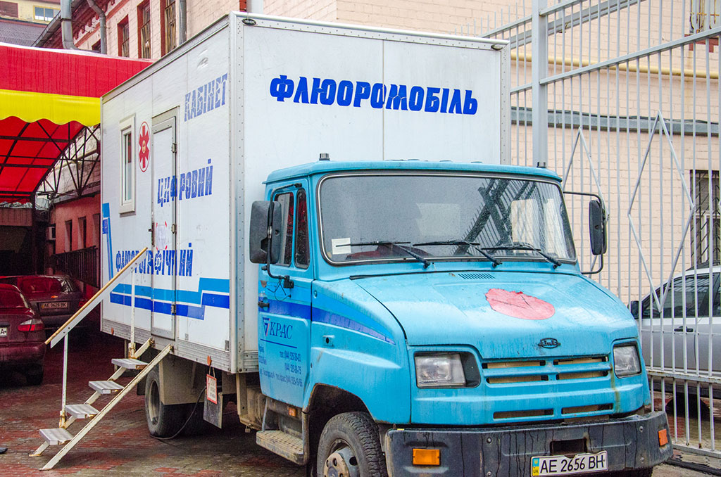 ежедневно обследование на передвижном флюорографе в Днепропетровске проходит до ста человек ежедневно обследование на передвижном флюорографе в Днепропетровске проходит до ста человек
