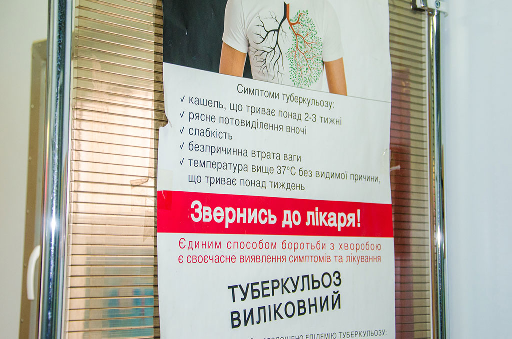 ежедневно обследование на передвижном флюорографе в Днепропетровске проходит до ста человек ежедневно обследование на передвижном флюорографе в Днепропетровске проходит до ста человек