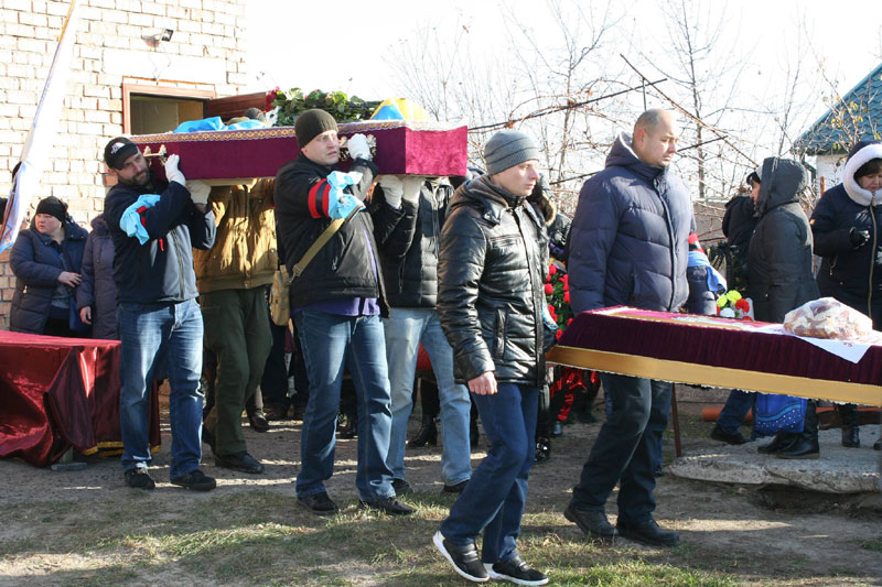Днепропетровщина попрощалась с Денисом Кривенко погибшим на Луганщине в зоне проведения АТО Днепропетровщина попрощалась с Денисом Кривенко погибшим на Луганщине в зоне проведения АТО