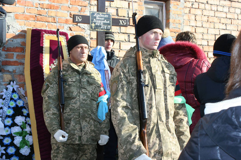 Днепропетровщина попрощалась с Денисом Кривенко погибшим на Луганщине в зоне проведения АТО Днепропетровщина попрощалась с Денисом Кривенко погибшим на Луганщине в зоне проведения АТО