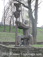 Памятник Л. О. Глобе в Днепропетровске Памятник Л. О. Глобе в Днепропетровске